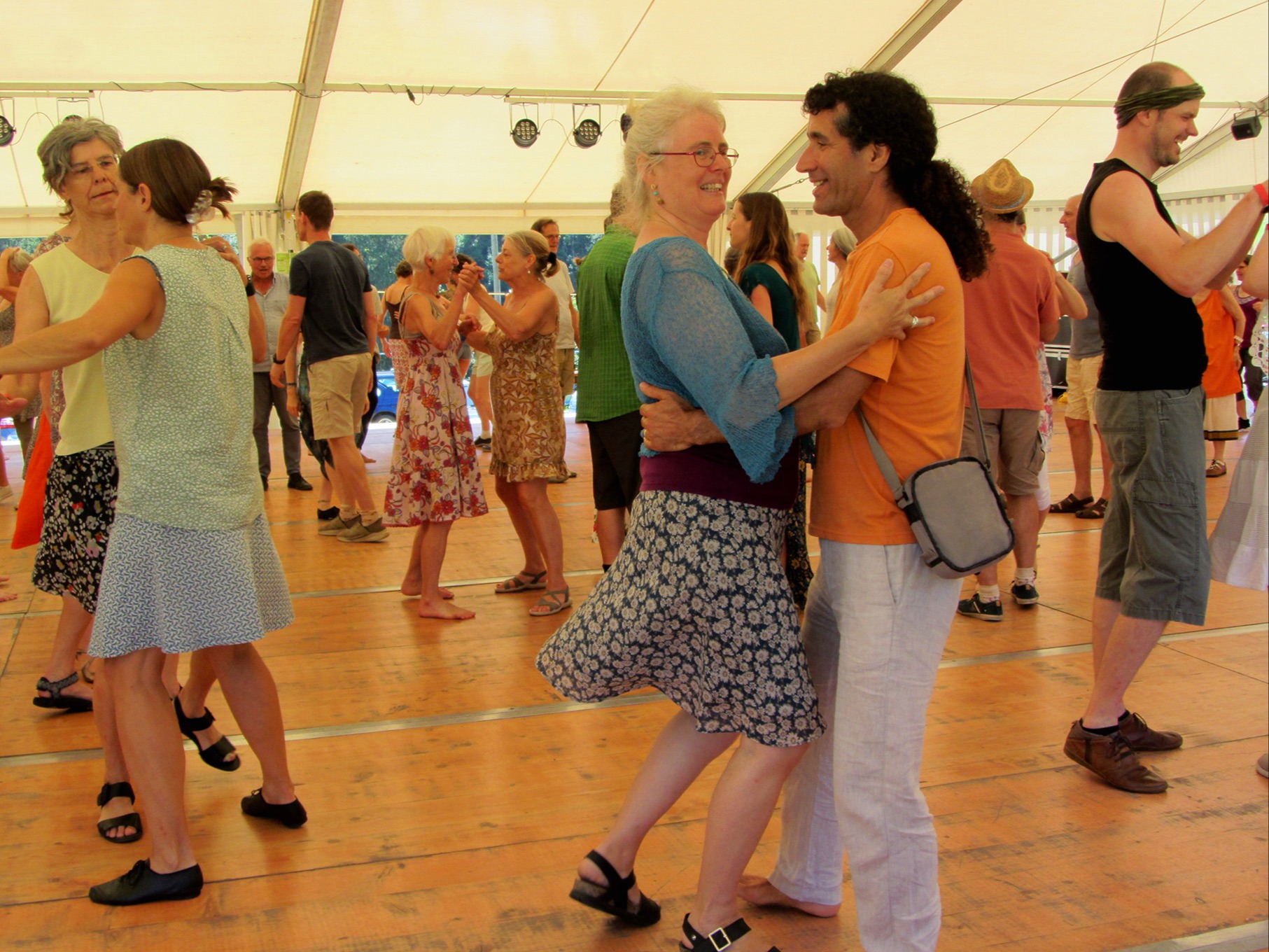 Tanzend gemeinsam das Leben feiern