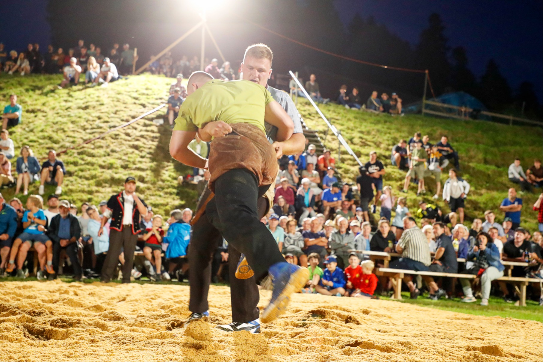 Lars Zaugg gewinnt den Abendschwinget